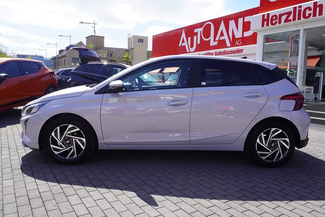 Hyundai i20 - Thumbnail 2