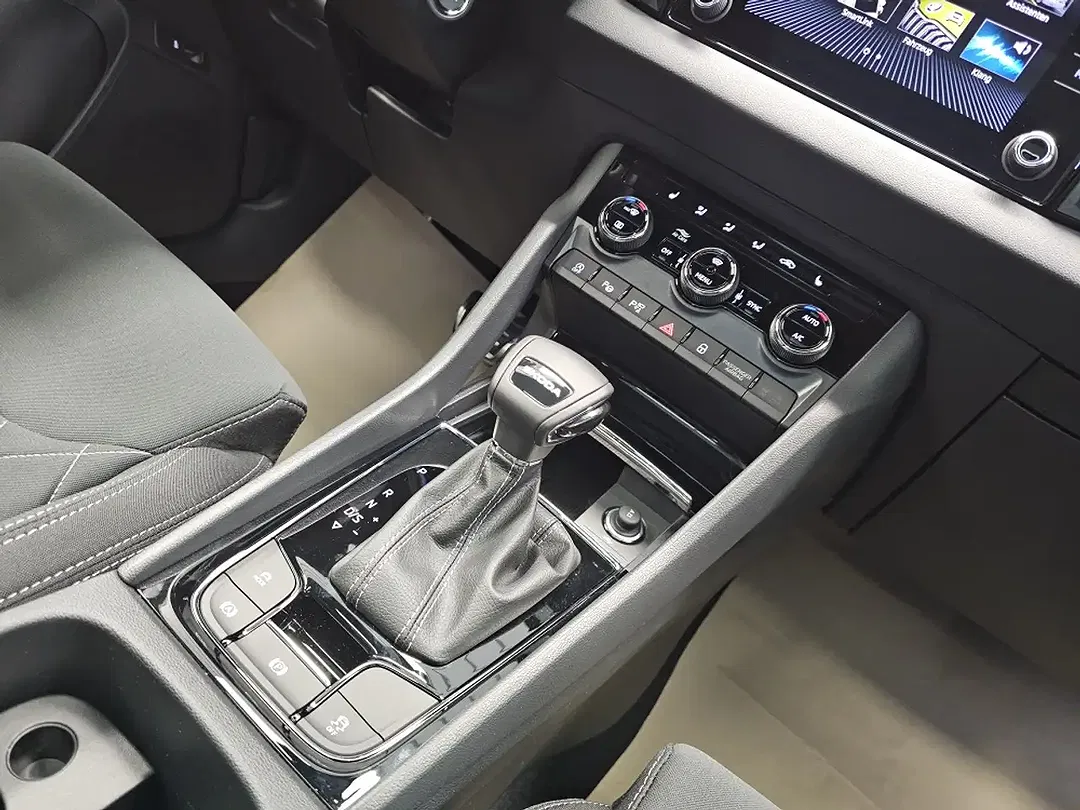 Skoda Karoq - Thumbnail 14