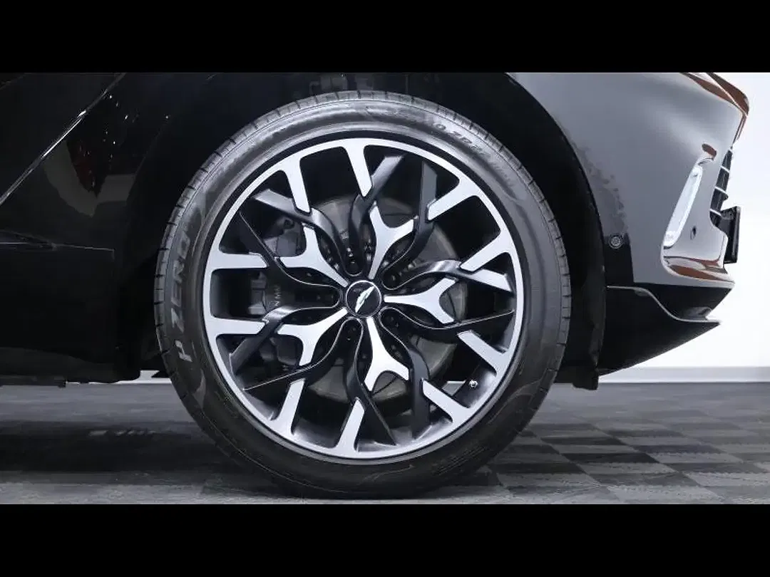 Aston Martin DBX - Thumbnail 10