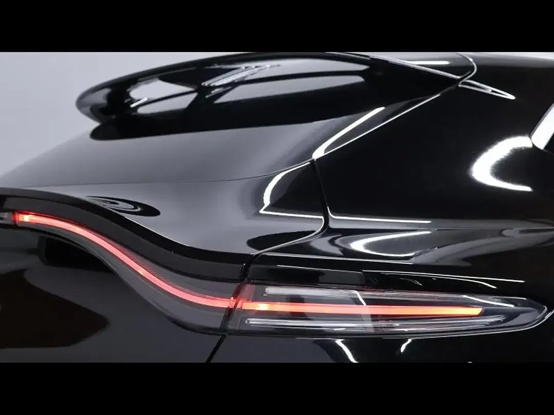 Aston Martin DBX - Thumbnail 9