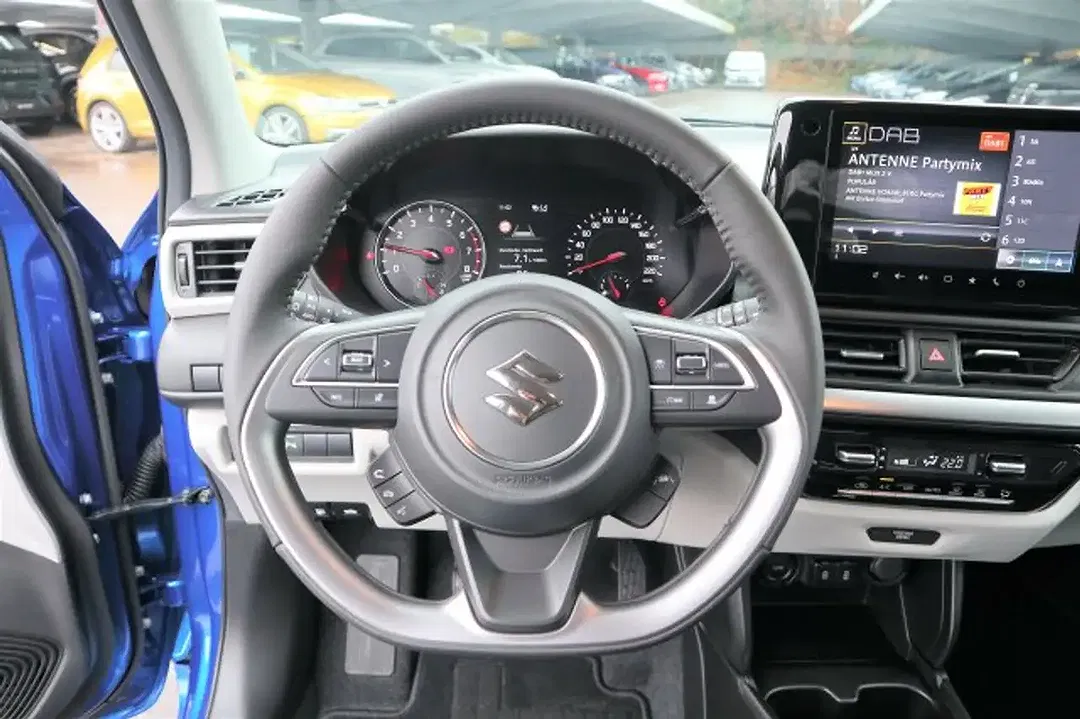 Suzuki Swift - Thumbnail 11