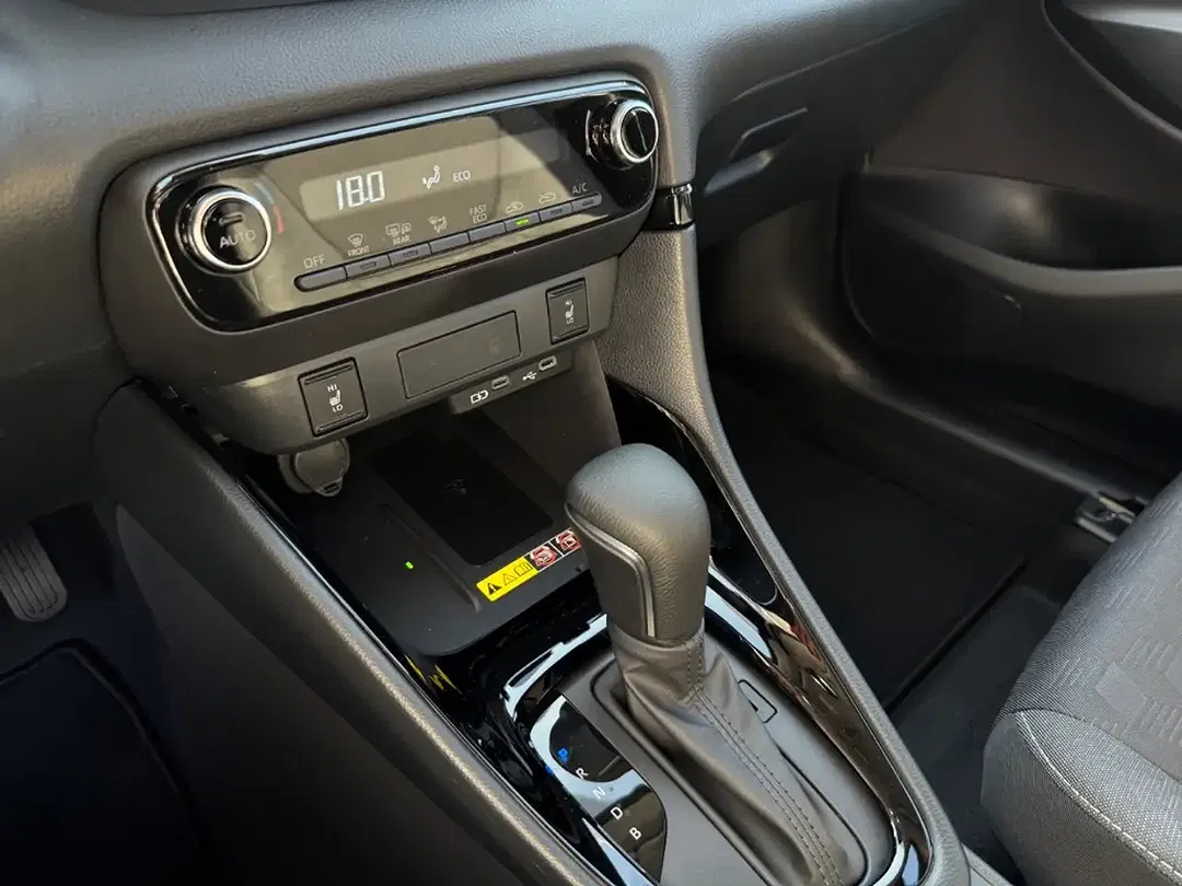 Toyota Yaris - Thumbnail 14