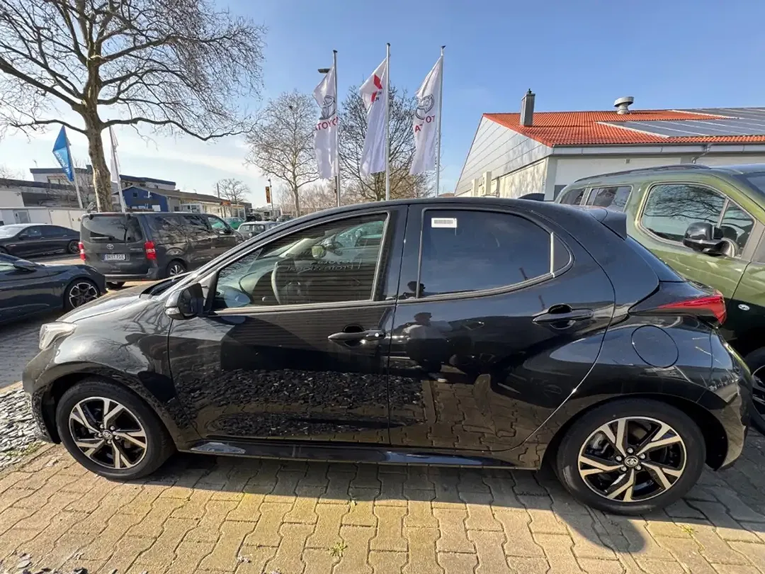 Toyota Yaris - Thumbnail 2