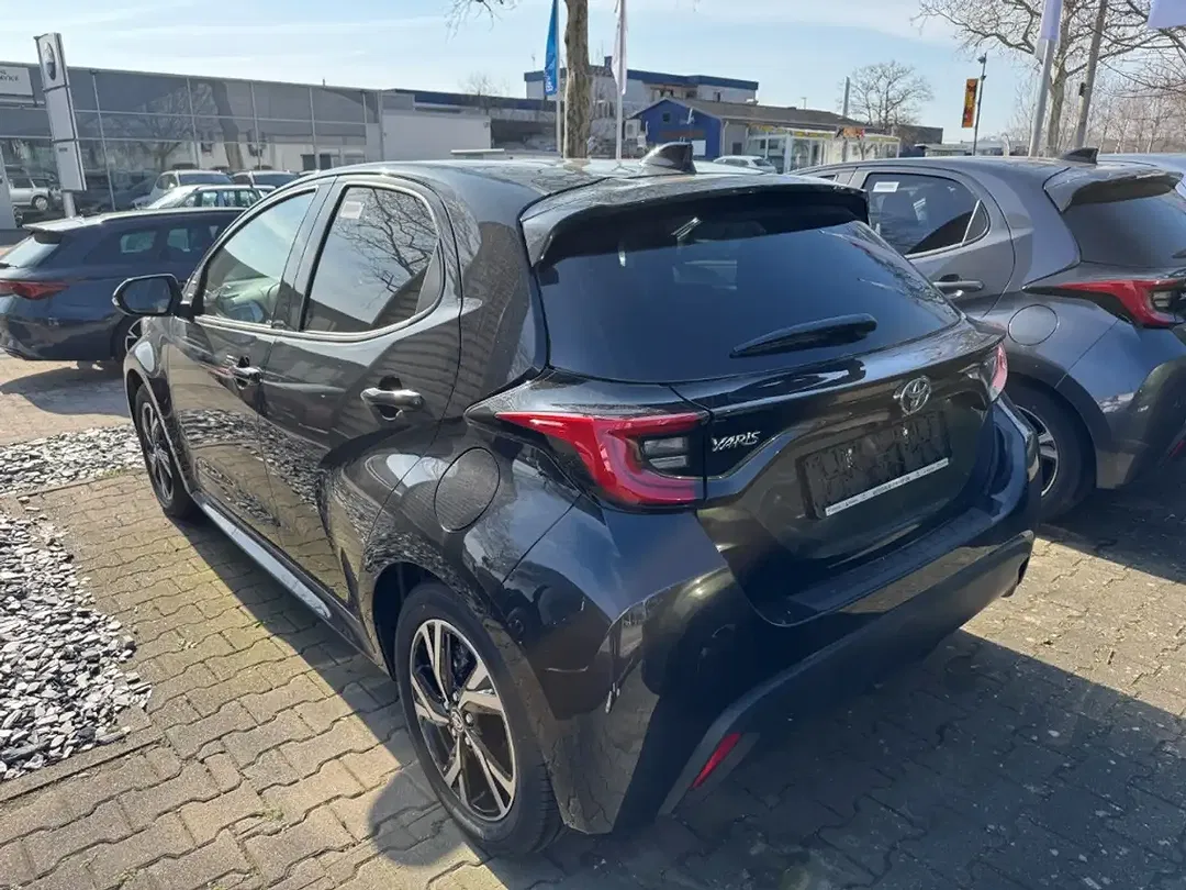 Toyota Yaris - Thumbnail 3