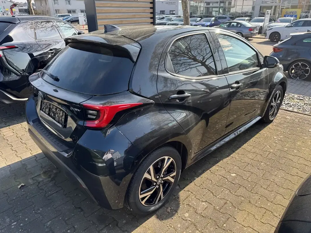 Toyota Yaris - Thumbnail 4