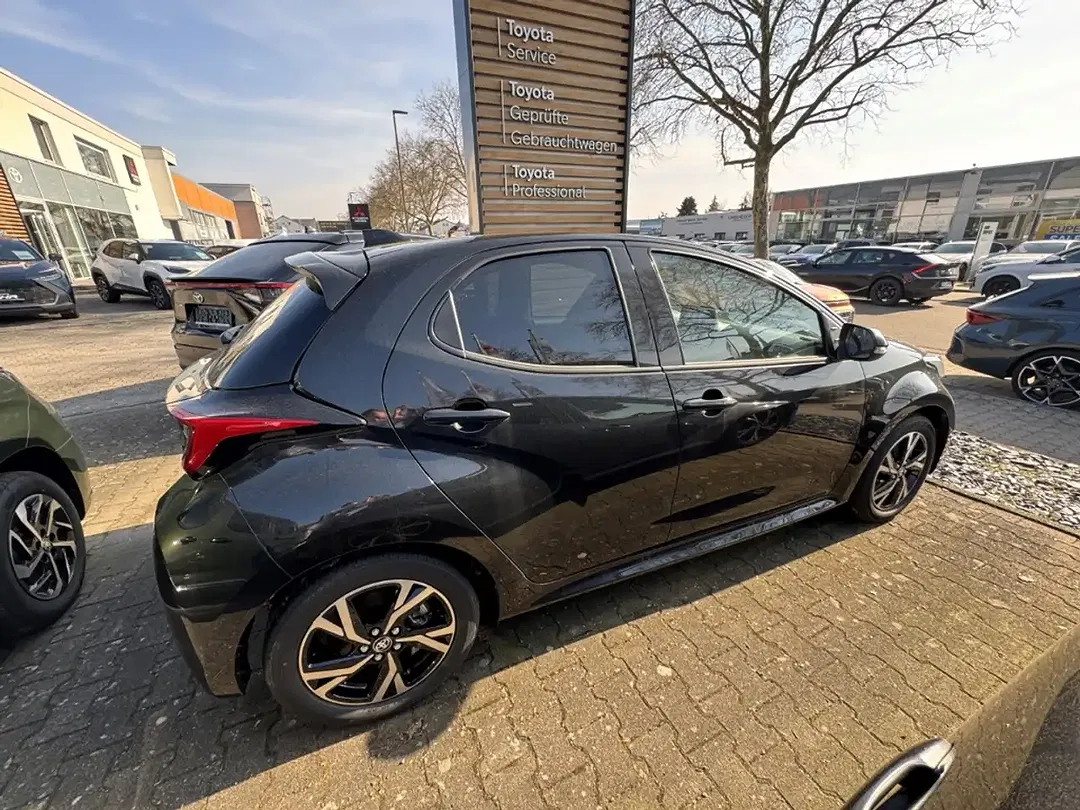 Toyota Yaris - Thumbnail 5