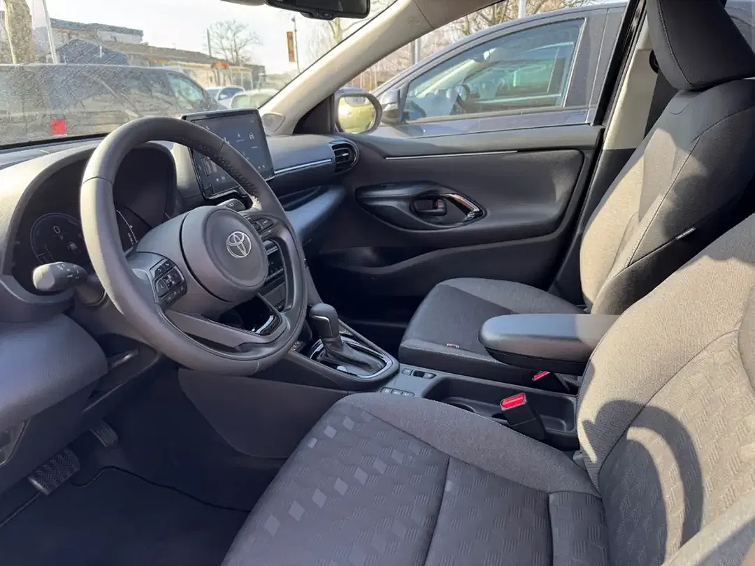 Toyota Yaris - Thumbnail 7