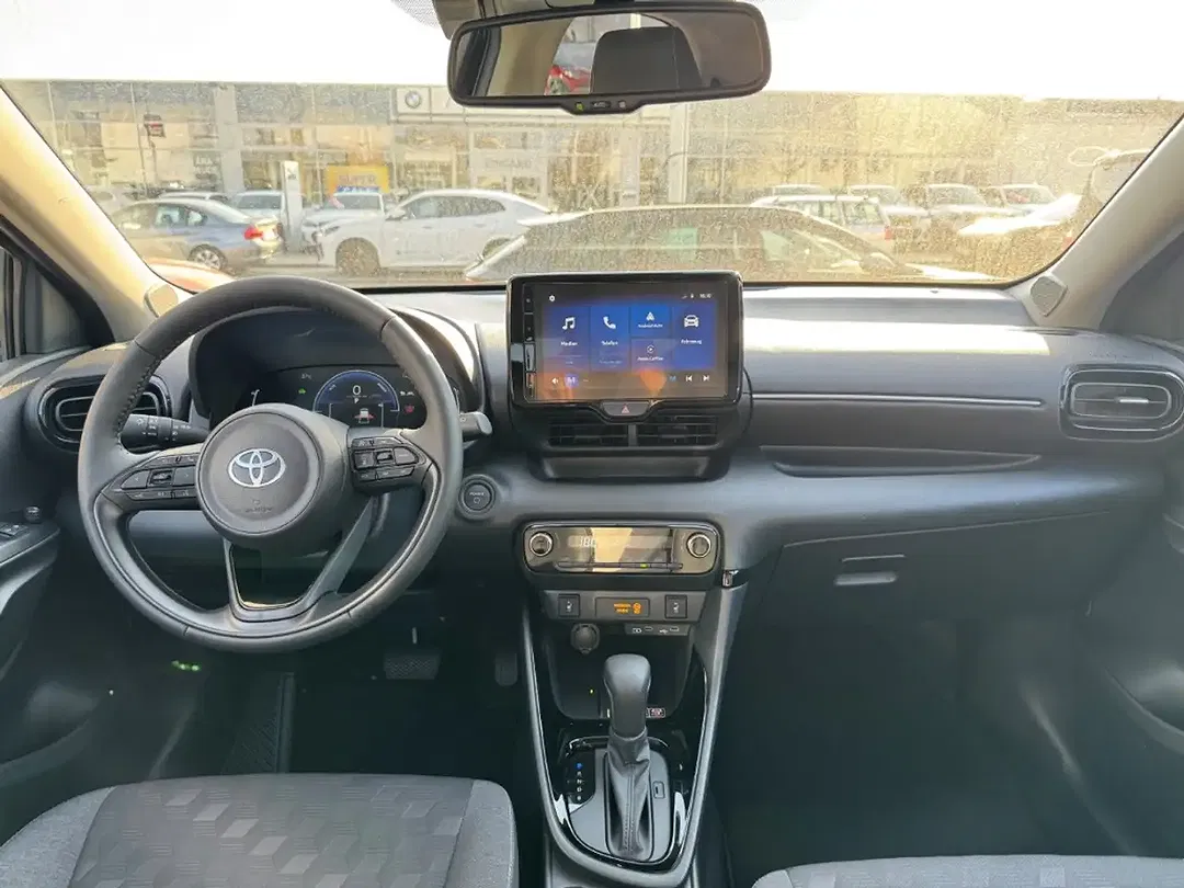 Toyota Yaris - Thumbnail 8