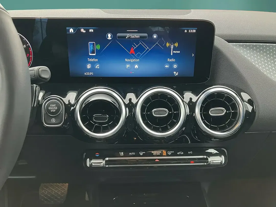 Mercedes-Benz GLA 200 - Thumbnail 15
