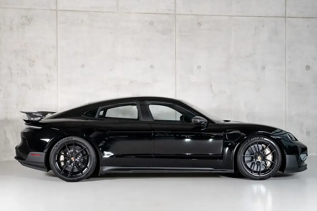 Porsche Taycan - Thumbnail 10