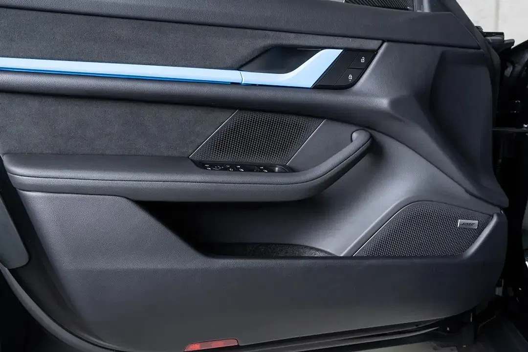 Porsche Taycan - Thumbnail 15