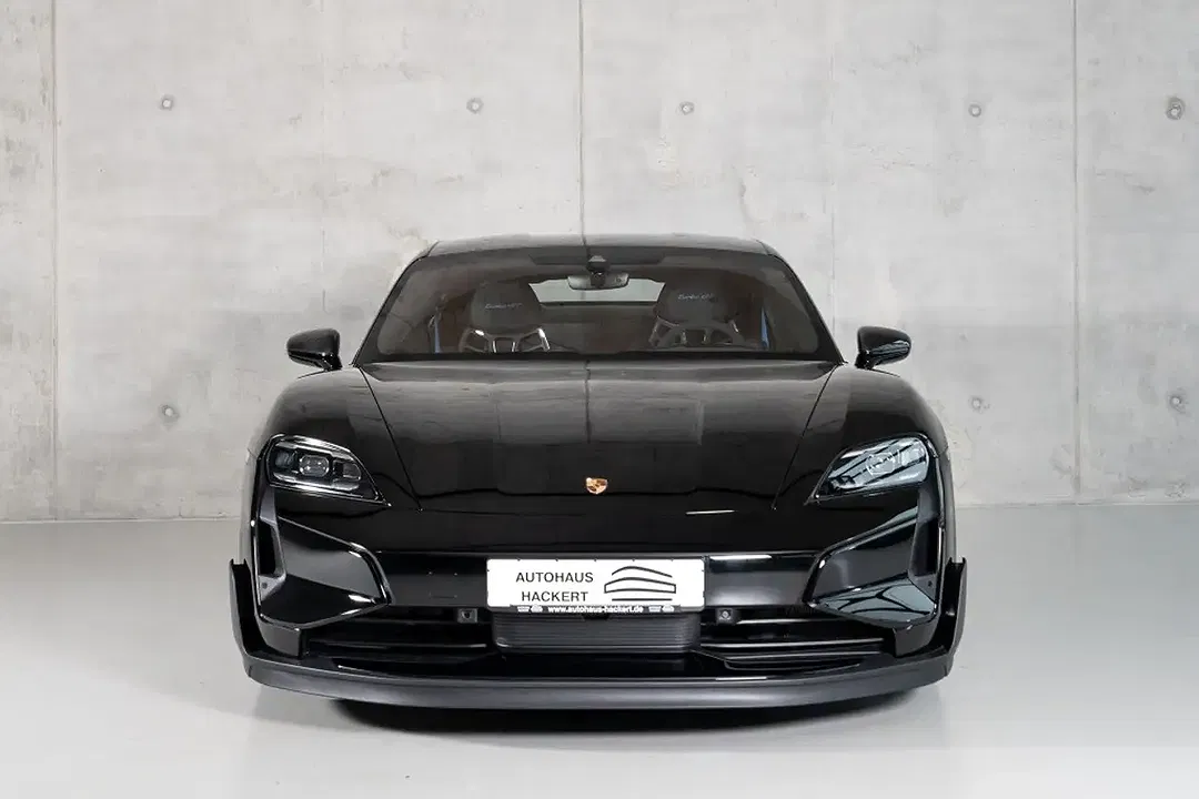 Porsche Taycan - Thumbnail 2