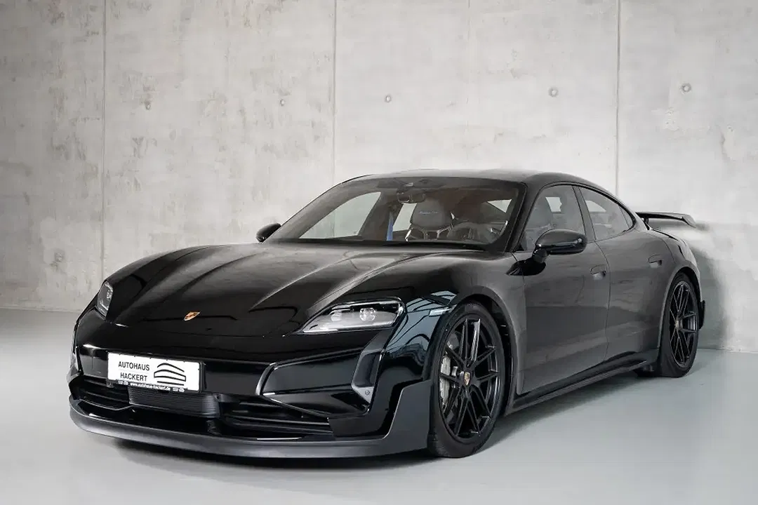 Porsche Taycan - Thumbnail 4