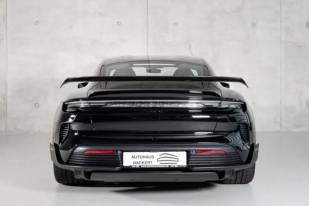 Porsche Taycan - Thumbnail 7