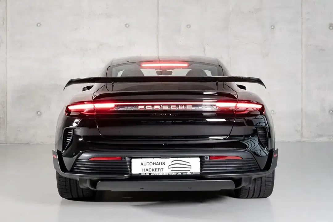 Porsche Taycan - Thumbnail 8
