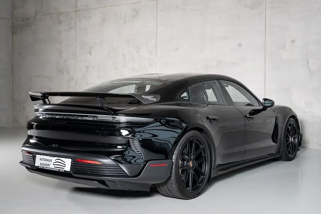Porsche Taycan - Thumbnail 9