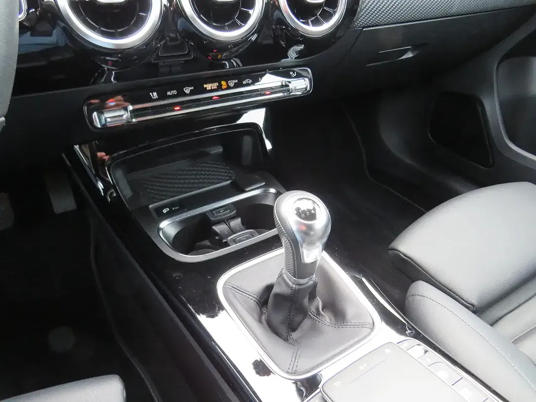 Mercedes-Benz A 200 - Thumbnail 14