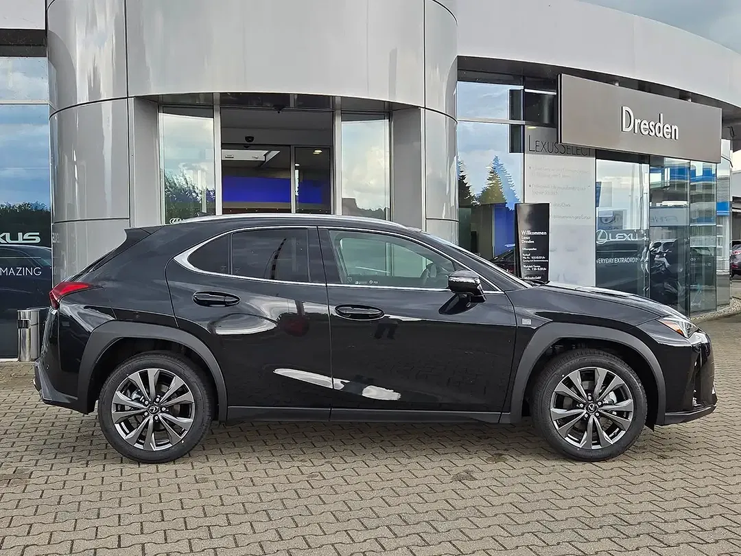 Lexus UX 300h - Thumbnail 3