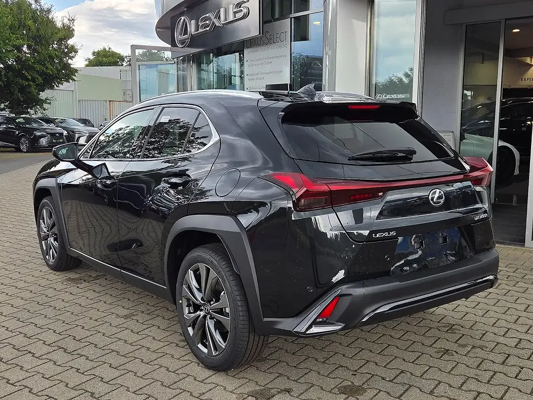 Lexus UX 300h - Thumbnail 4