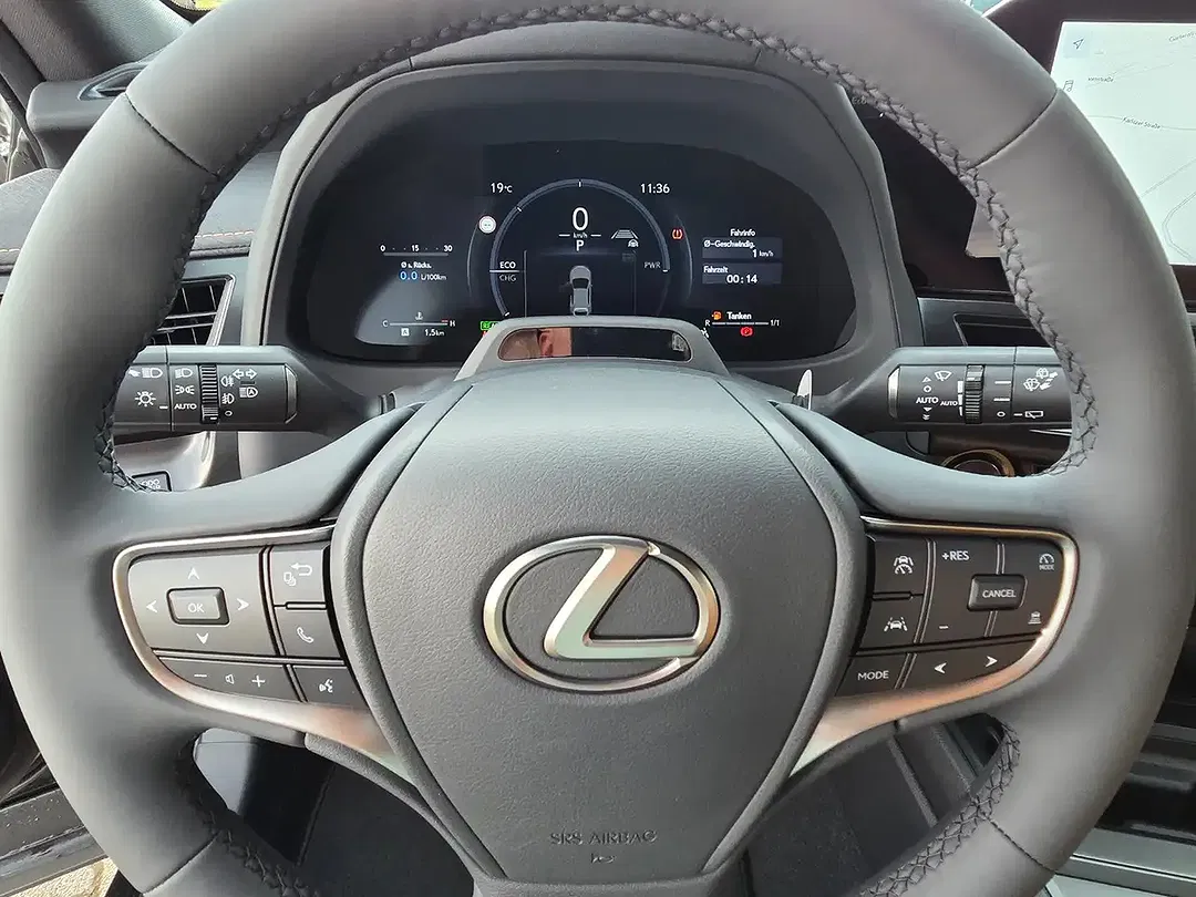 Lexus UX 300h - Thumbnail 7