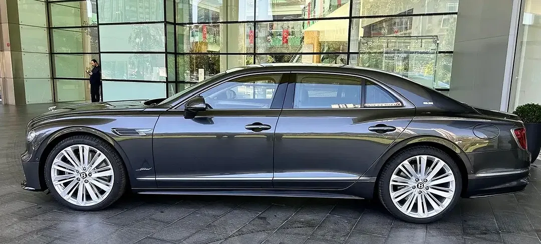 Bentley Flying Spur - Thumbnail 3