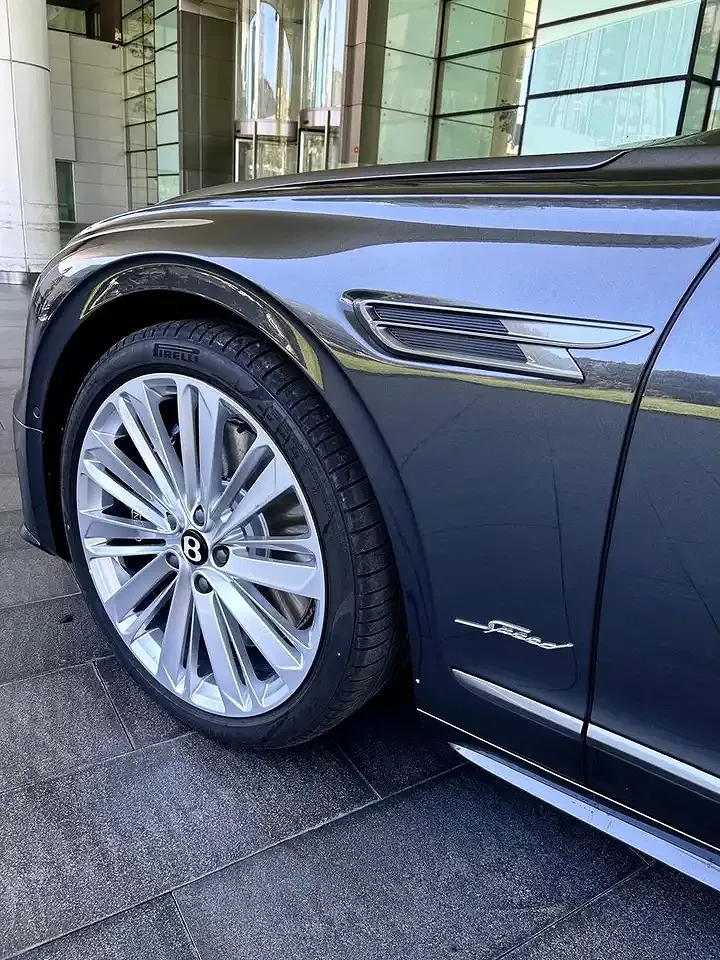 Bentley Flying Spur - Thumbnail 4