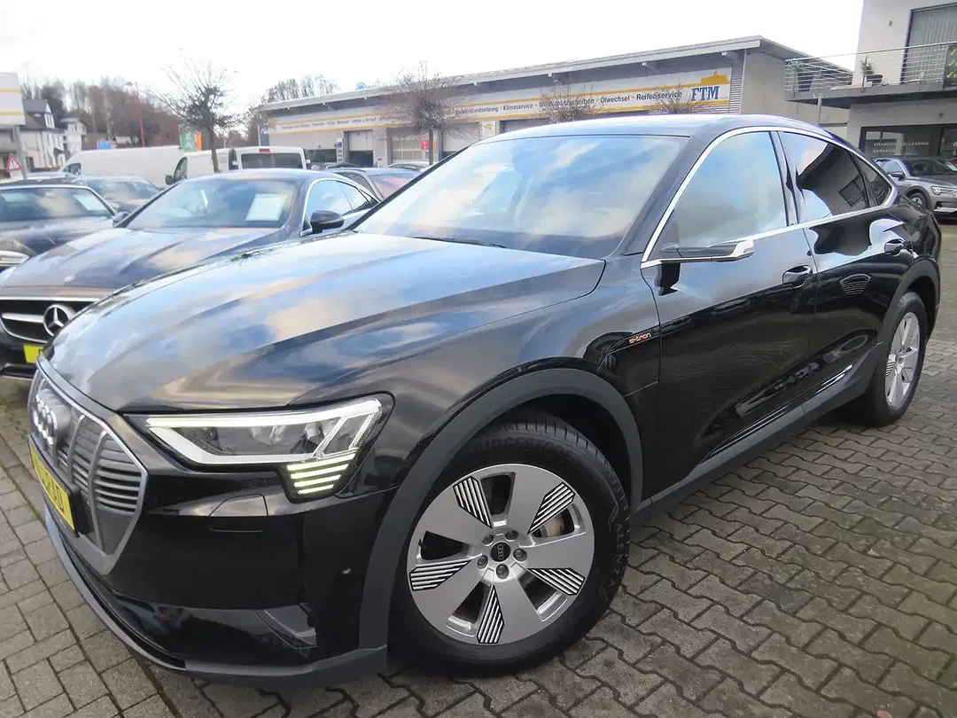 Audi e-tron - Thumbnail 1