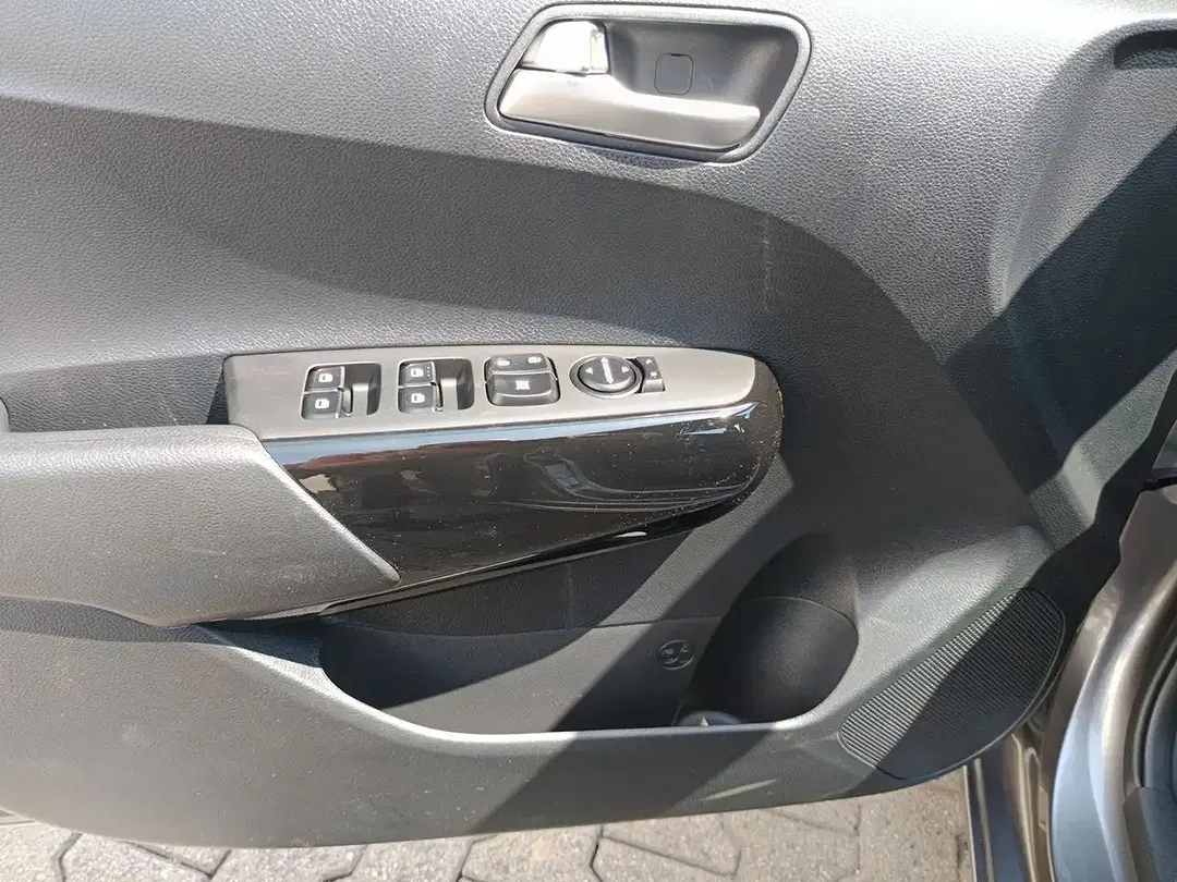 Kia Picanto - Thumbnail 8