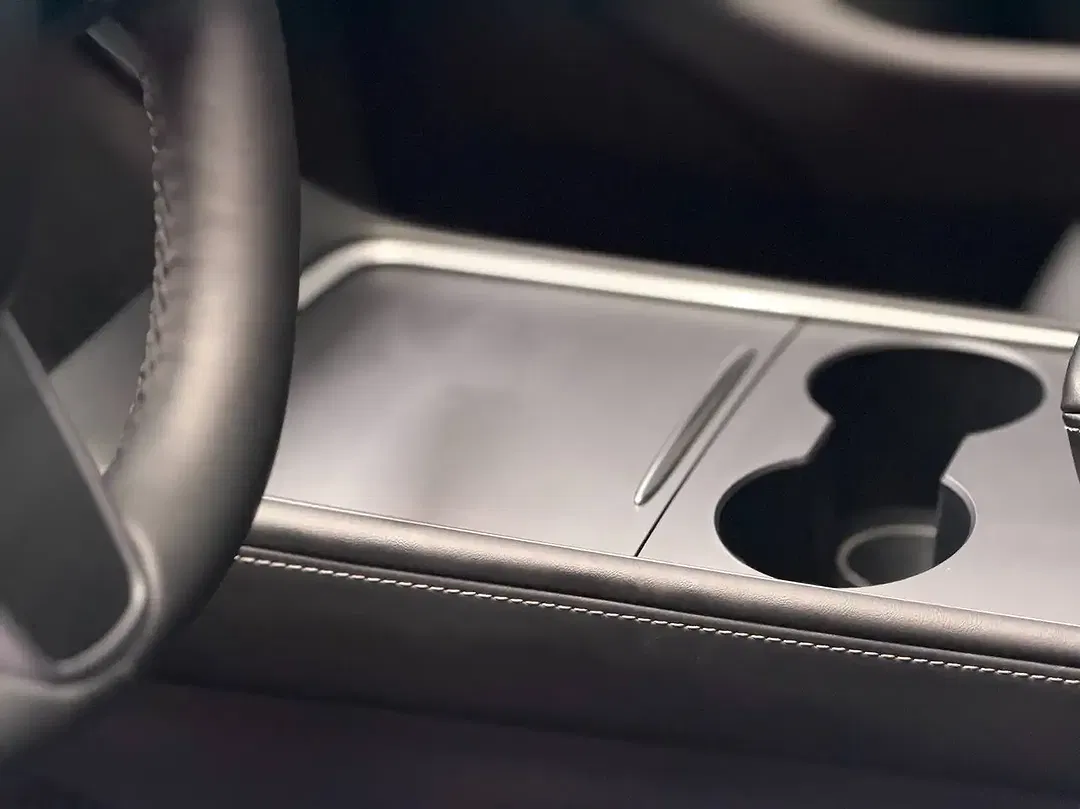 Tesla Model Y - Thumbnail 10