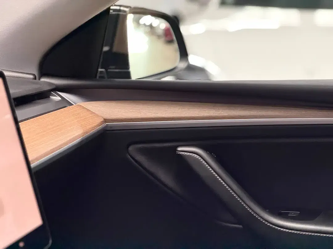 Tesla Model Y - Thumbnail 11