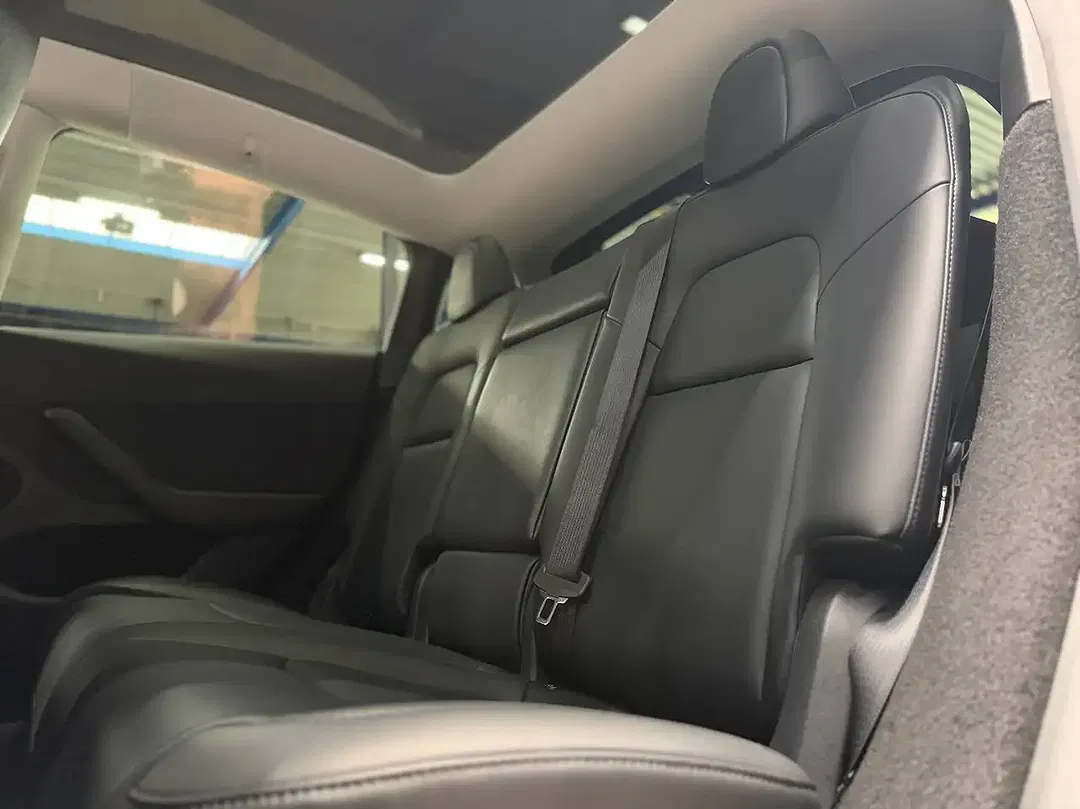 Tesla Model Y - Thumbnail 13