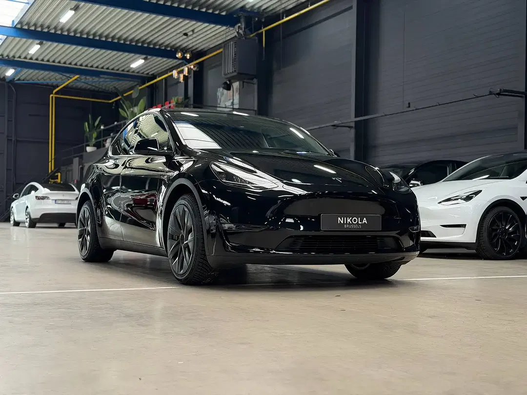Tesla Model Y - Thumbnail 5