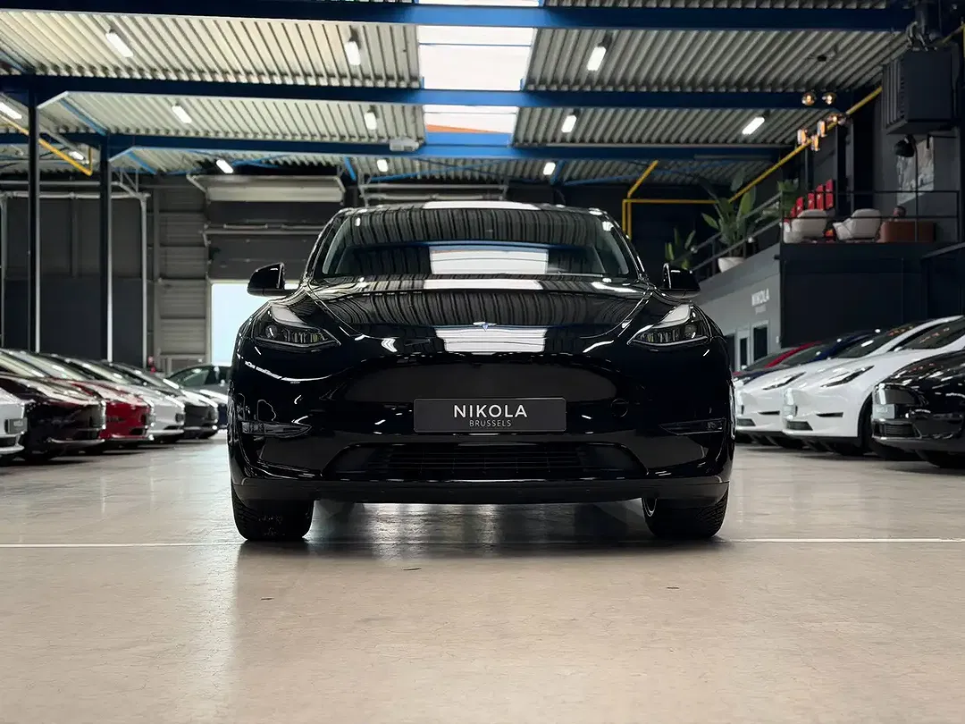 Tesla Model Y - Thumbnail 6
