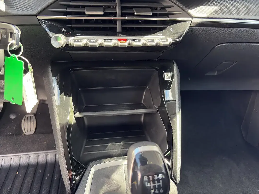 Peugeot 208 - Thumbnail 10