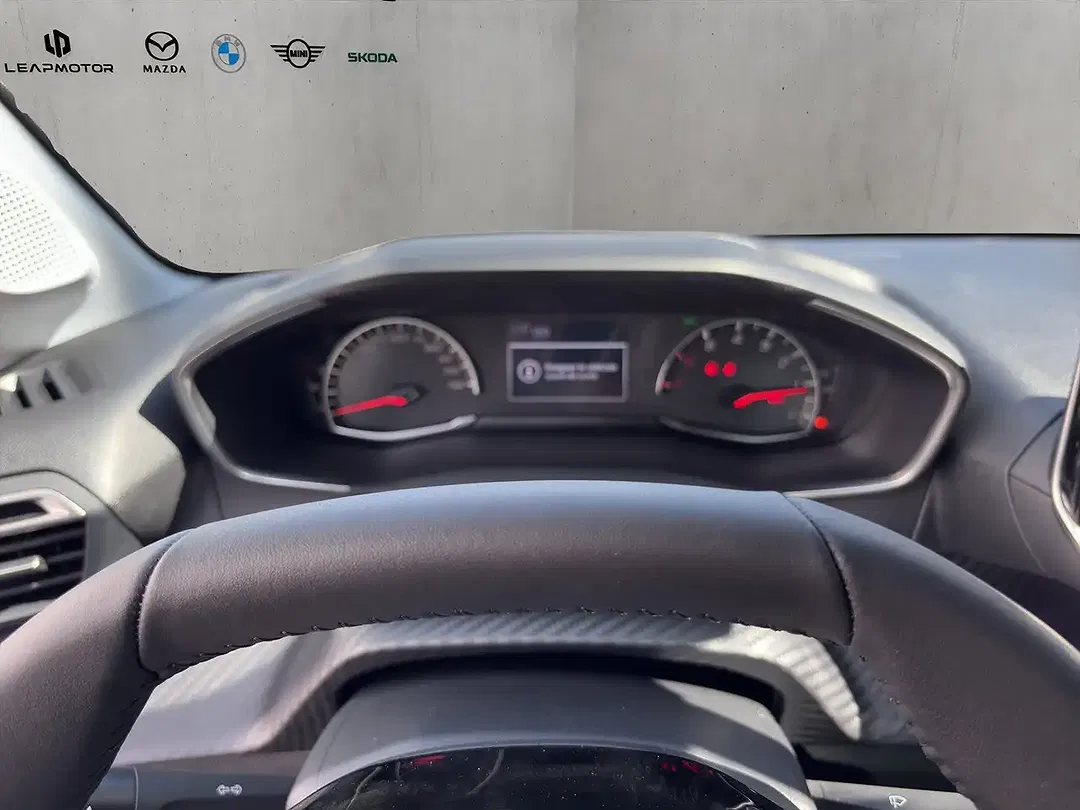 Peugeot 208 - Thumbnail 11