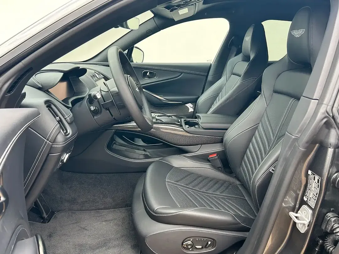 Aston Martin DBX - Thumbnail 2