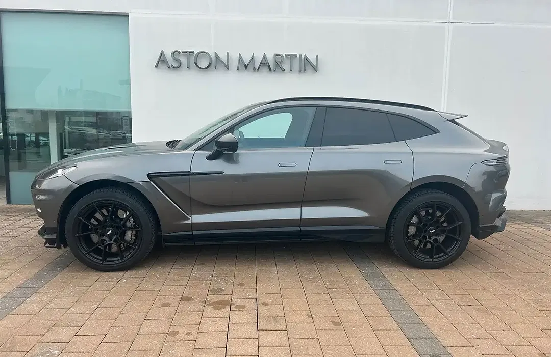 Aston Martin DBX - Thumbnail 6