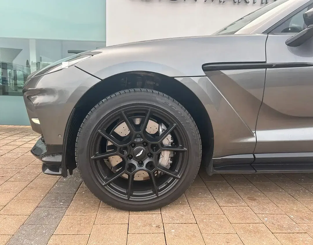 Aston Martin DBX - Thumbnail 8