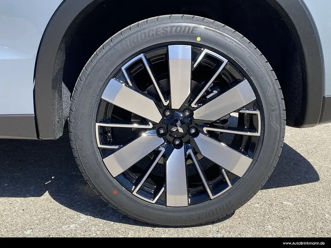 Mitsubishi Outlander - Thumbnail 8