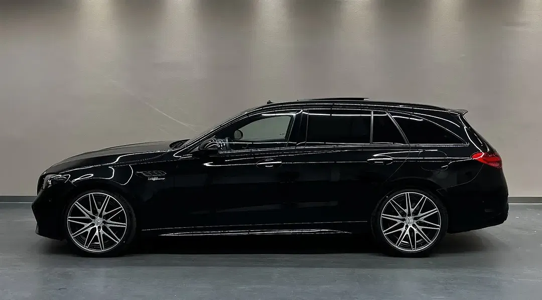 Mercedes-Benz C 63 AMG - Thumbnail 3