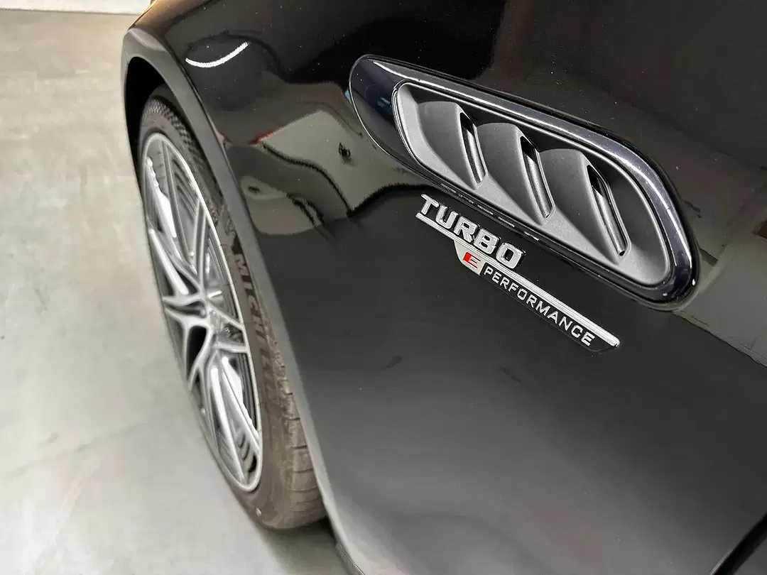Mercedes-Benz C 63 AMG - Thumbnail 6