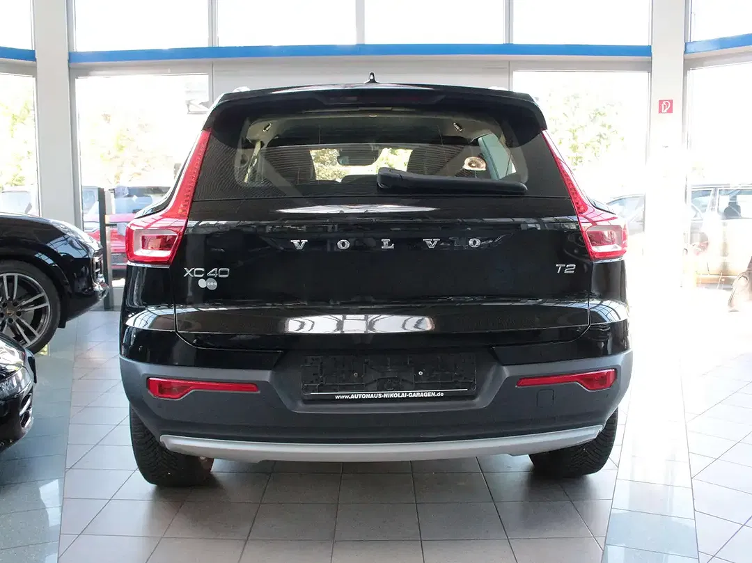 Volvo XC40 - Thumbnail 2