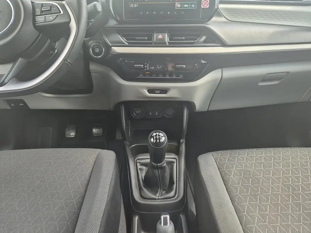 Suzuki Swift - Thumbnail 11