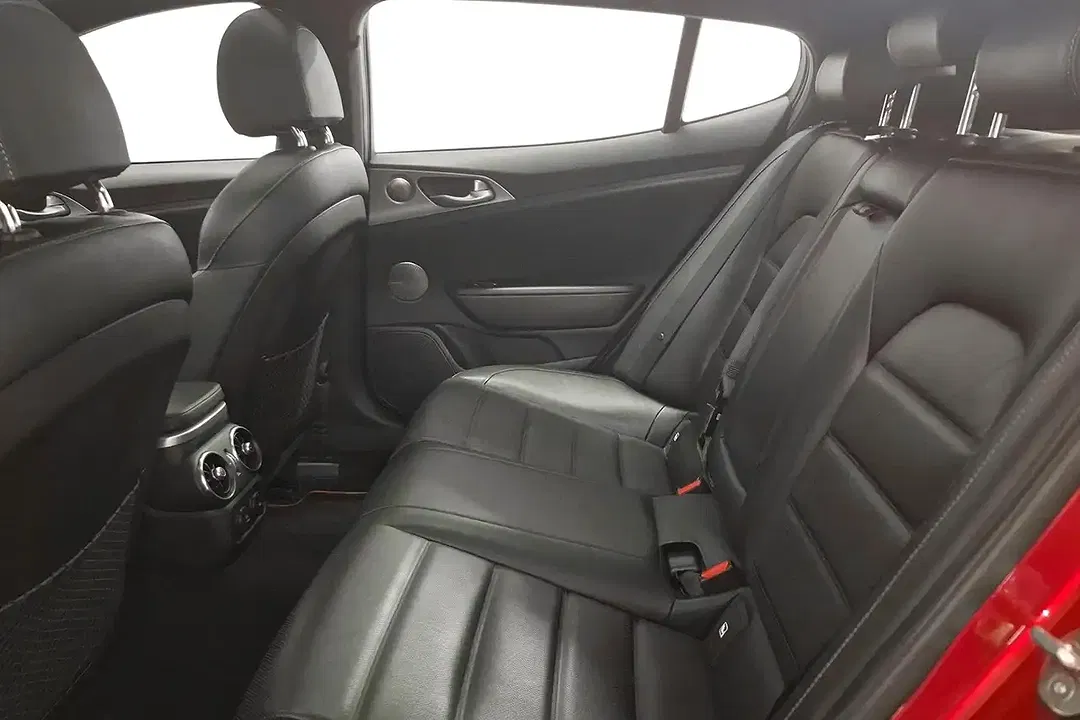 Kia Stinger - Thumbnail 7