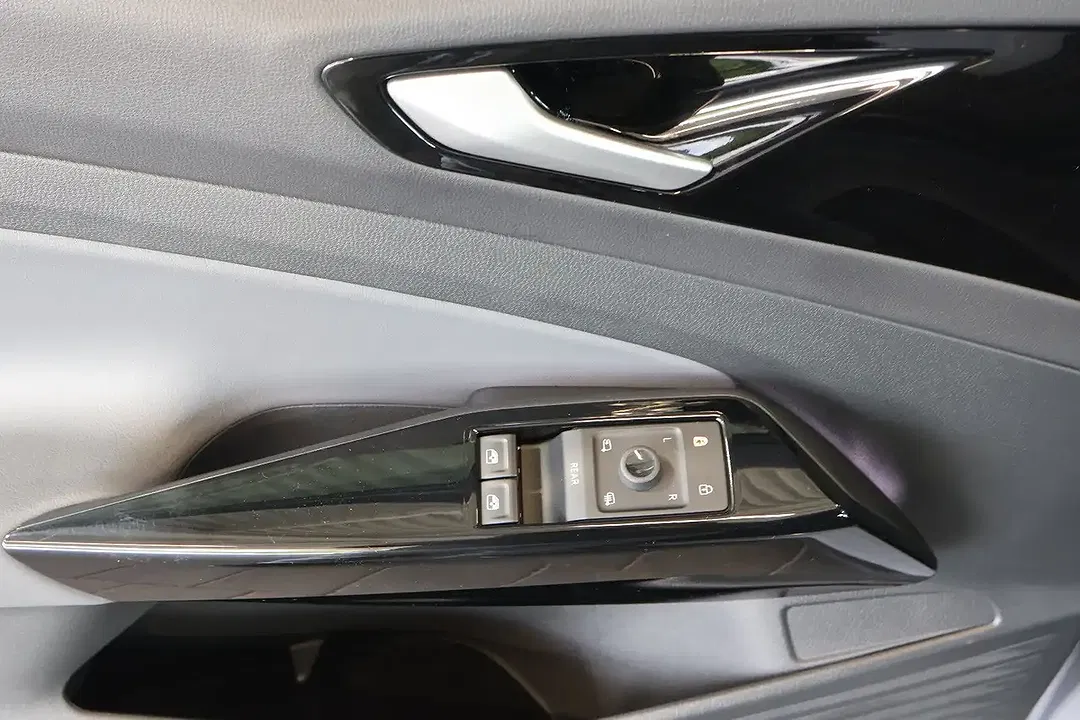 Volkswagen ID.4 - Thumbnail 11