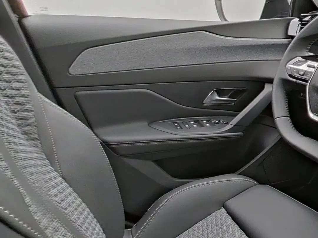 Peugeot 308 - Thumbnail 8