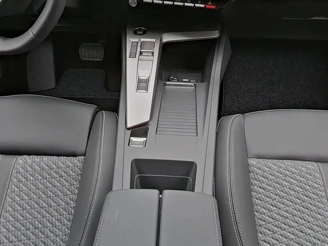 Peugeot 308 - Thumbnail 7
