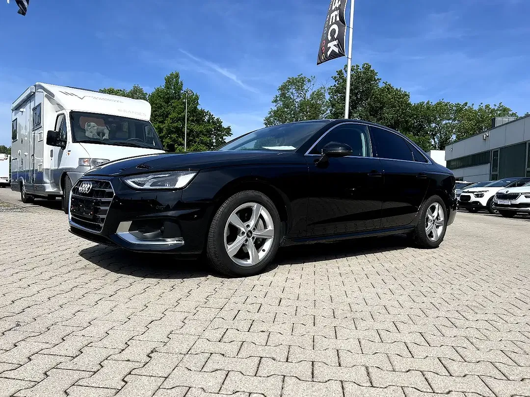Audi A4 - Thumbnail 1