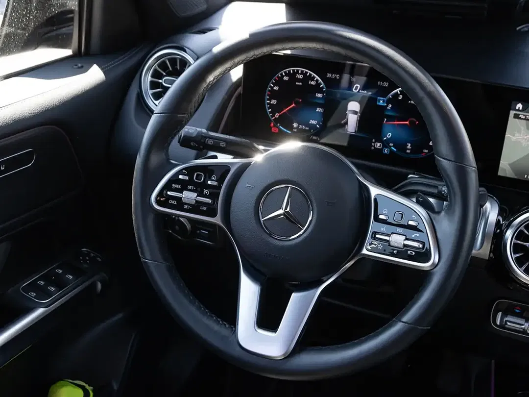 Mercedes-Benz GLB 200 - Thumbnail 11
