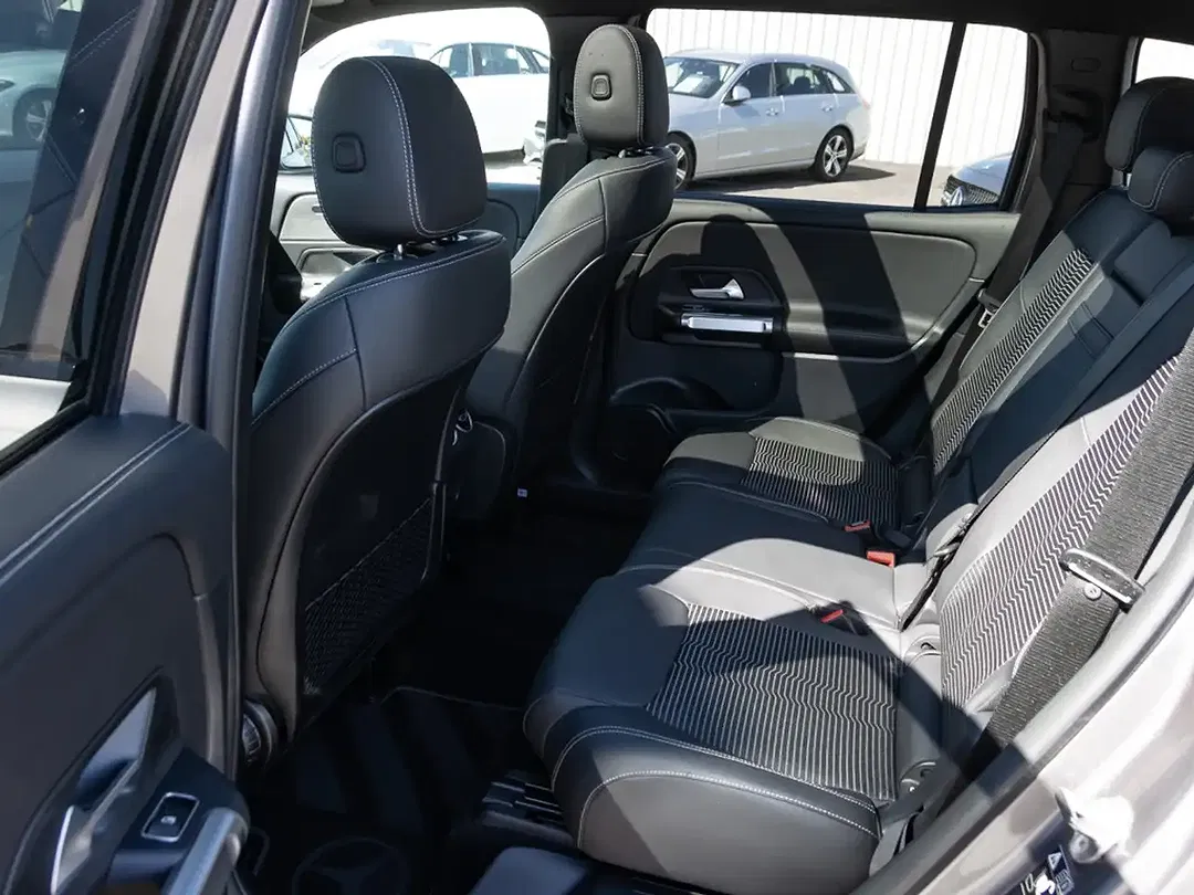 Mercedes-Benz GLB 200 - Thumbnail 4